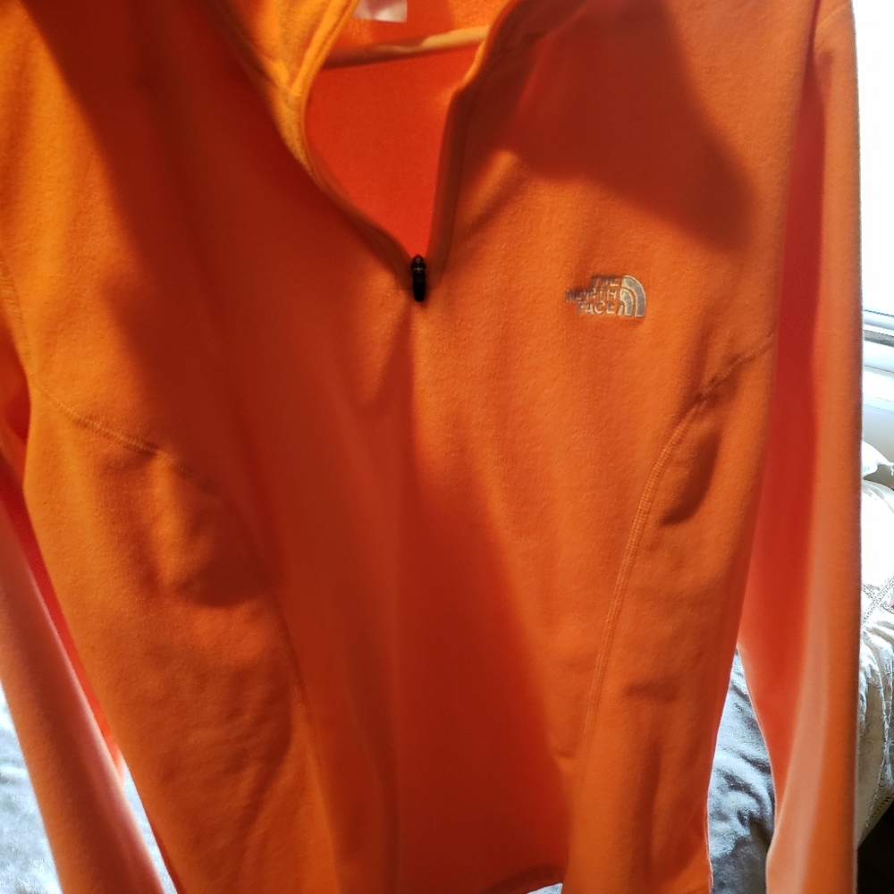 North face pull over